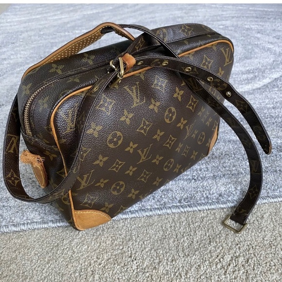 Louis Vuitton Side Bag - Picture 4 of 7